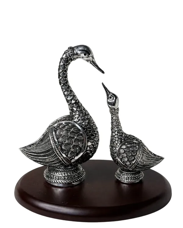 Silver_Swan_Pair_With_Base_For_Home_Decor