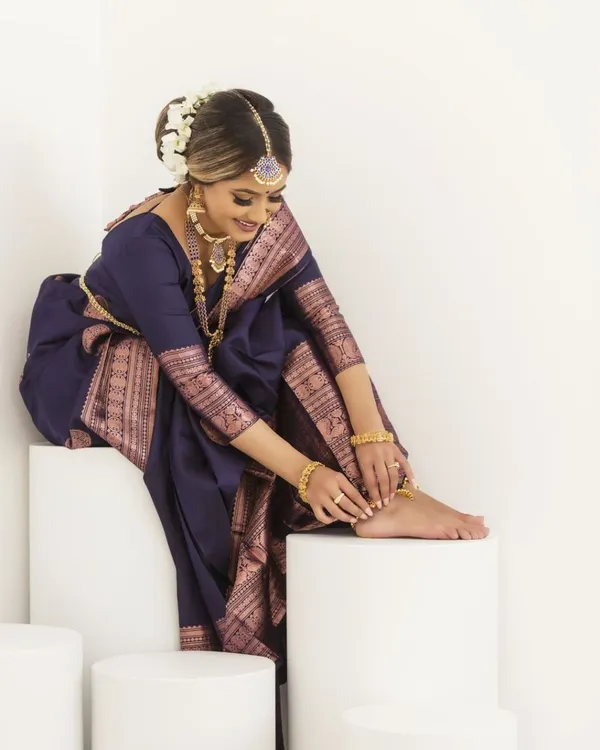 Aryahi_Royal_Navy_Blue_Soft_Lichi_Silk_Saree_with_Rich_Jacquard_Weaving