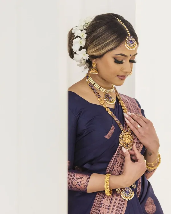 Aryahi_Royal_Navy_Blue_Soft_Lichi_Silk_Saree_with_Rich_Jacquard_Weaving