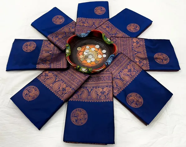 Aryahi_Royal_Navy_Blue_Soft_Lichi_Silk_Saree_with_Rich_Jacquard_Weaving