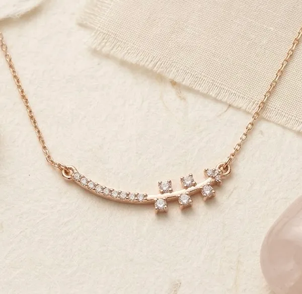 Elegant_Rose_Gold_Crystal_Smile_Pendant_Necklace
