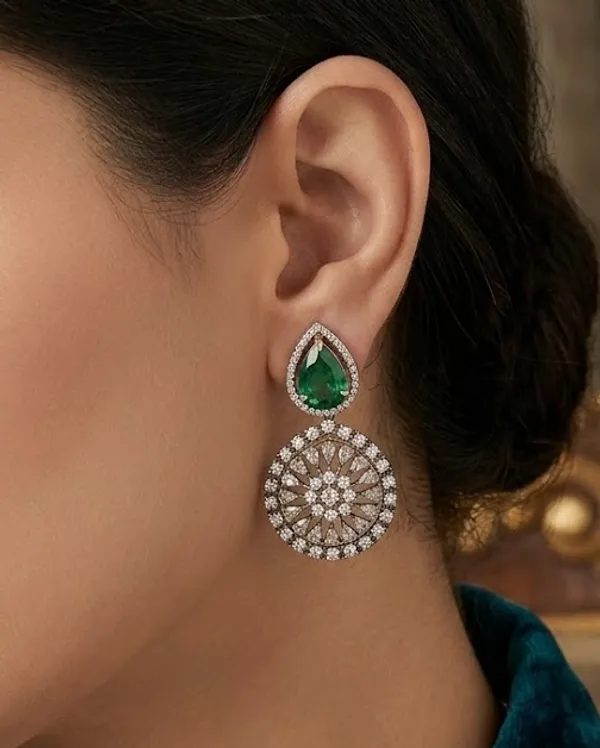 Emerald_Green_Stone_Teardrop_Necklace_Set_With_Circular_Diamond_Pendant_And_Matching_Earrings