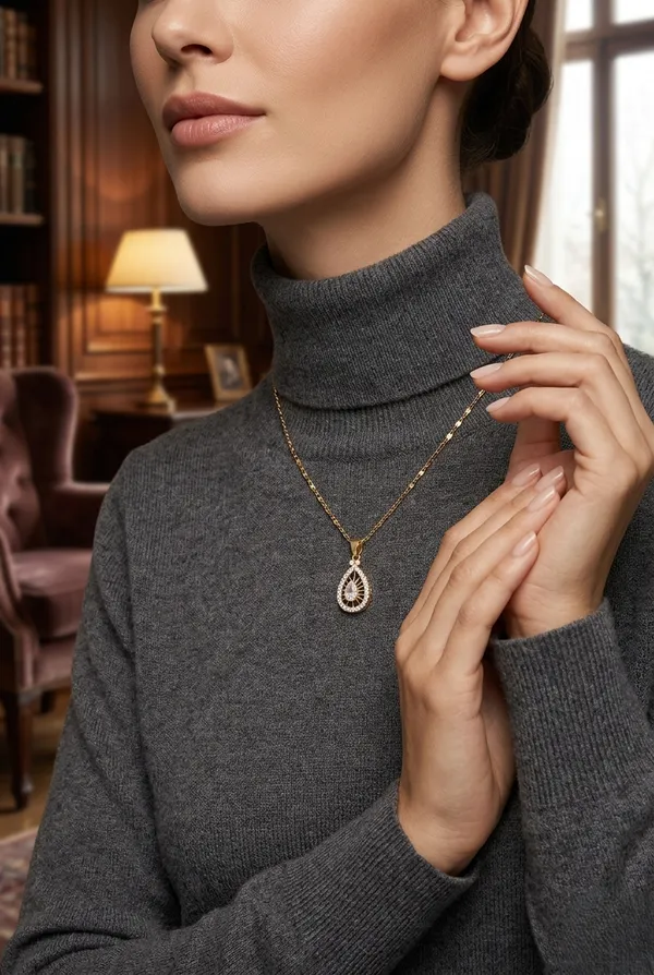 Gold-Plated_Teardrop_Pendant_Necklace_With_Sparkling_Crystals