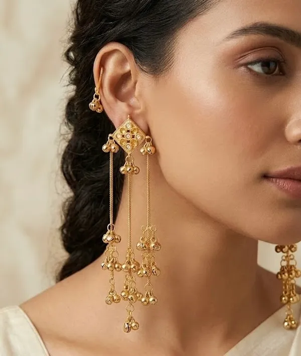 Traditional_Gold-Toned_Kundan_Jhumka_Earrings_With_Pearl_Accents