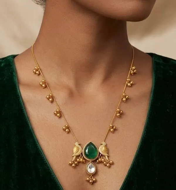 Traditional_Gold-Toned_Green_Stone_Pendant_Necklace_Set_With_Matching_Earrings