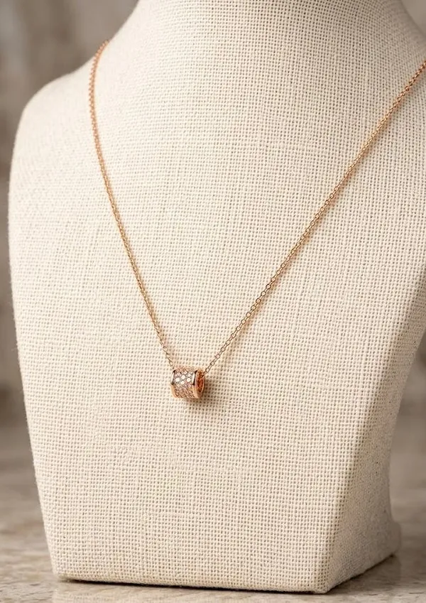 Elegant_Rose_Gold_Solitaire_Crystal_Pendant_Necklace
