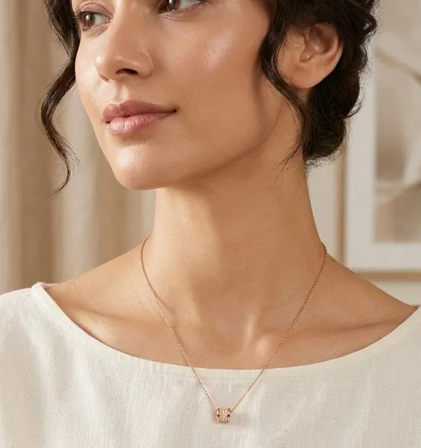 Elegant_Rose_Gold_Solitaire_Crystal_Pendant_Necklace