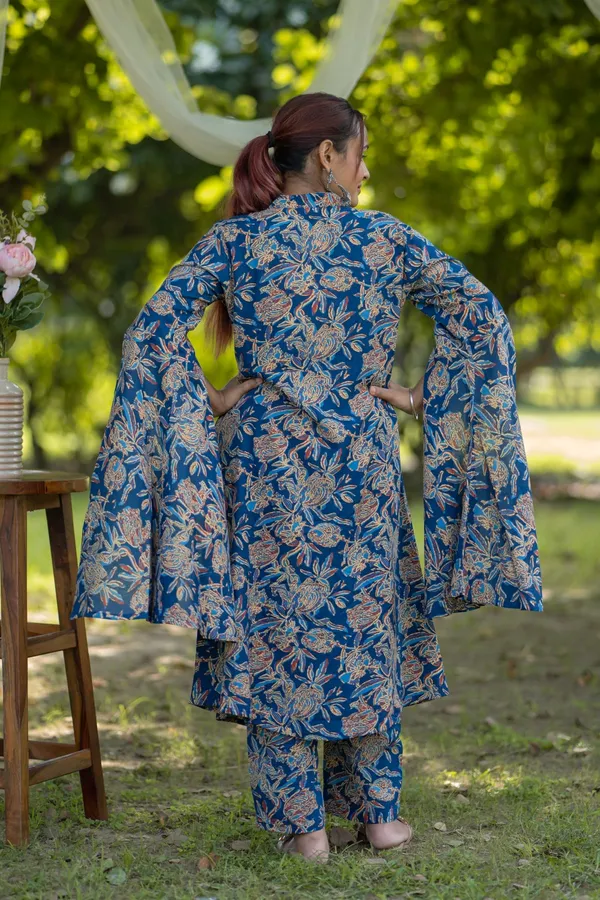 Blue_Cotton_Floral_Printed_Cape_Style_Kurta_Set_For_Women