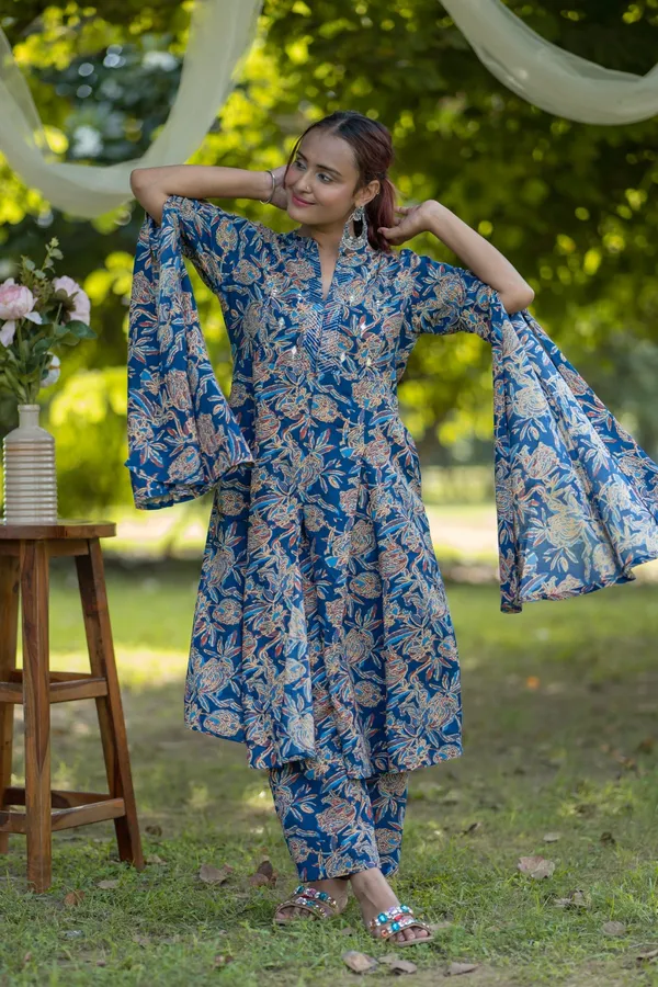 Blue_Cotton_Floral_Printed_Cape_Style_Kurta_Set_For_Women