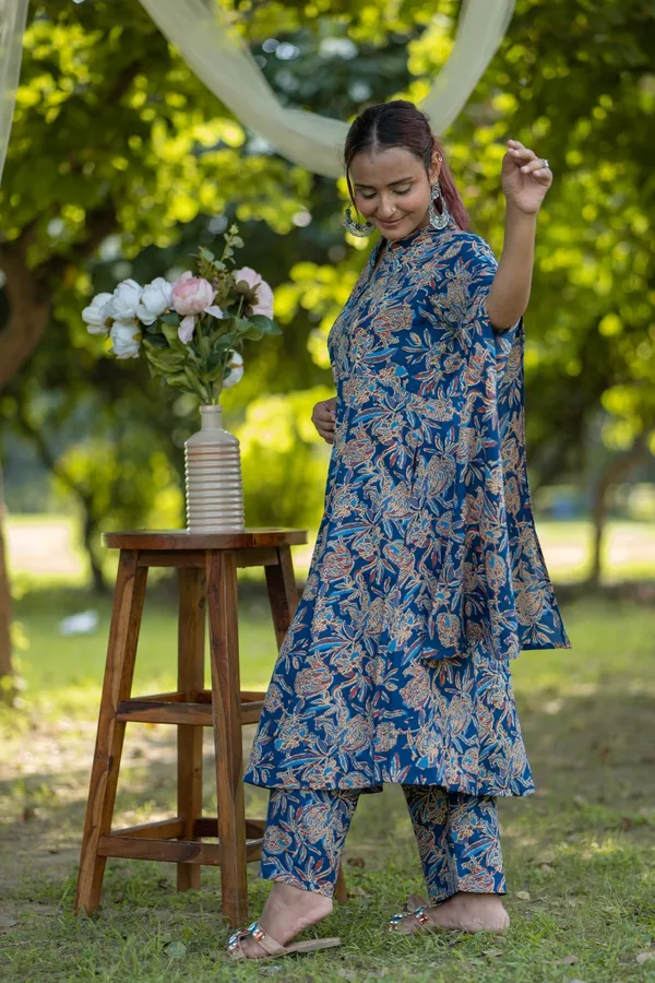 Blue_Cotton_Floral_Printed_Cape_Style_Kurta_Set_For_Women
