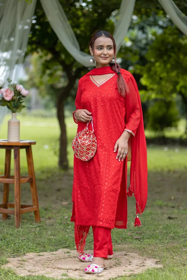 Red_Elegant_Embroidered_Traditional_Kurta_Set_With_Potli_Bag_For_Women