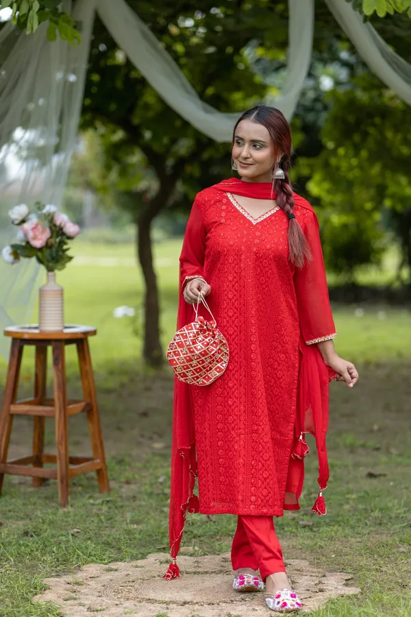 Red_Elegant_Embroidered_Traditional_Kurta_Set_With_Potli_Bag_For_Women