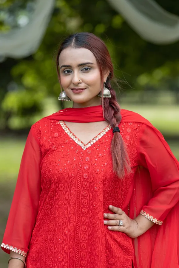 Red_Elegant_Embroidered_Traditional_Kurta_Set_With_Potli_Bag_For_Women