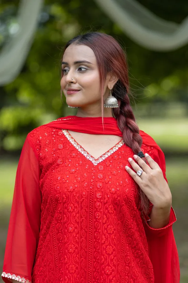Red_Elegant_Embroidered_Traditional_Kurta_Set_With_Potli_Bag_For_Women