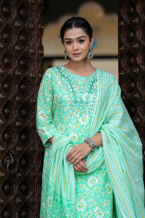 Green_Floral_Print_Kurti_Pant_Set_With_Embroidered_Yoke_For_Women