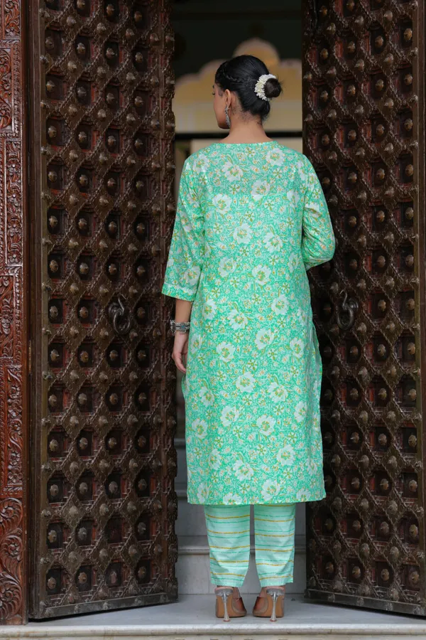 Green_Floral_Print_Kurti_Pant_Set_With_Embroidered_Yoke_For_Women