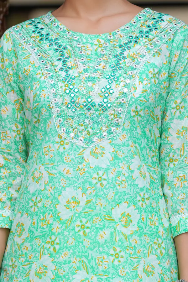 Green_Floral_Print_Kurti_Pant_Set_With_Embroidered_Yoke_For_Women
