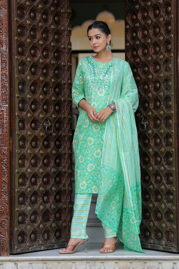 Green_Floral_Print_Kurti_Pant_Set_With_Embroidered_Yoke_For_Women