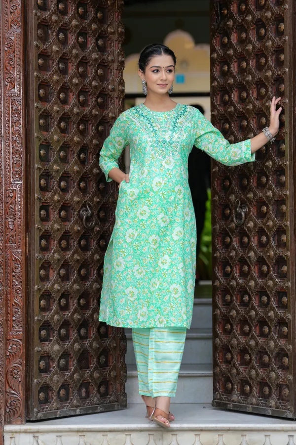 Green_Floral_Print_Kurti_Pant_Set_With_Embroidered_Yoke_For_Women