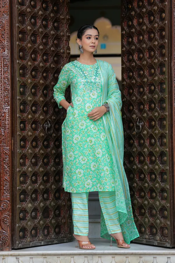 Green_Floral_Print_Kurti_Pant_Set_With_Embroidered_Yoke_For_Women