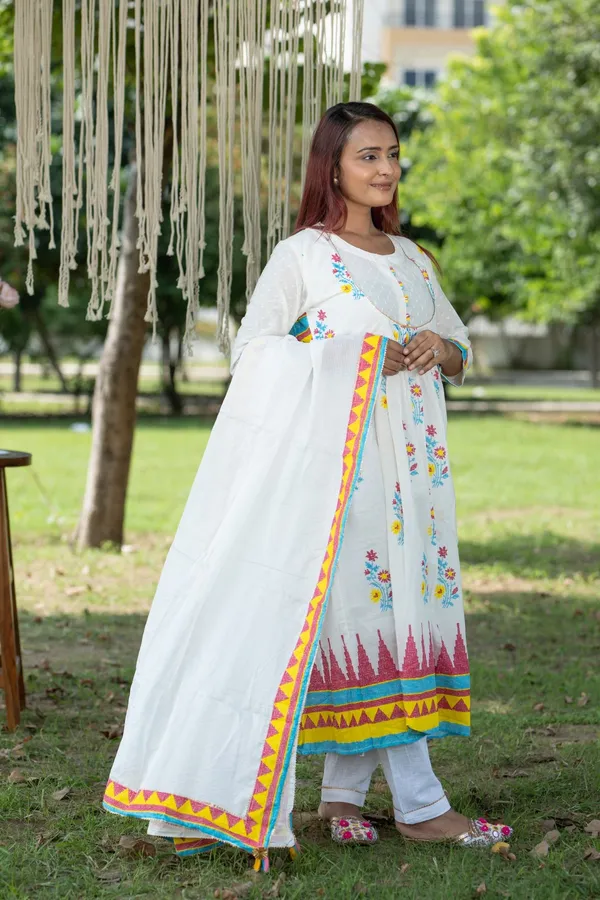 White_Cotton_Handmade_Anarkali_Gown_Kurti_Pant_Dupatta_Set_Floral_Print_Ethnic_Wear_For_Women