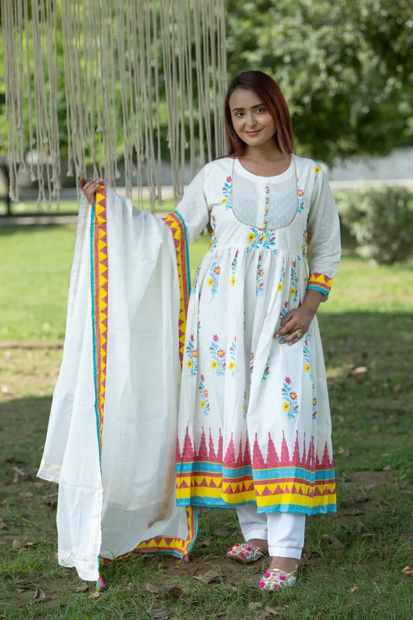 White_Cotton_Handmade_Anarkali_Gown_Kurti_Pant_Dupatta_Set_Floral_Print_Ethnic_Wear_For_Women