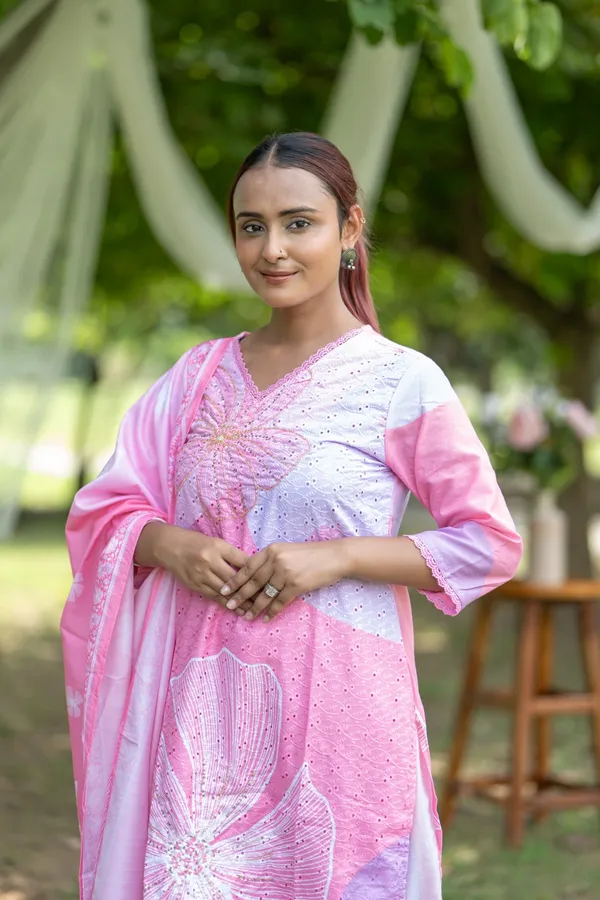 Pink_Cotton_Floral_Embroidered_Lawn_Suit_Elegant_Summer_Wear_For_Women