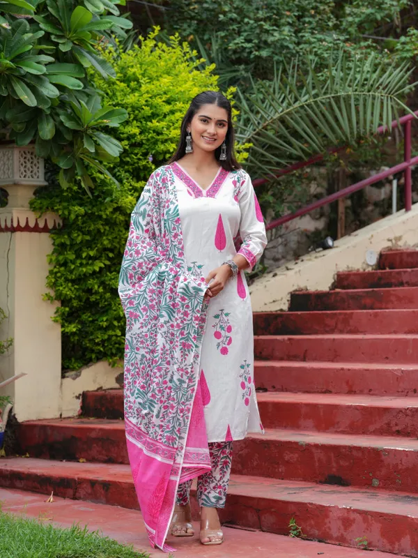 Pink_Cotton_Floral_Boota_Printed_Kurta_Set_With_Mulmul_Dupatta_For_Women