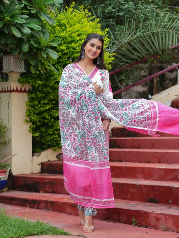 Pink_Cotton_Floral_Boota_Printed_Kurta_Set_With_Mulmul_Dupatta_For_Women