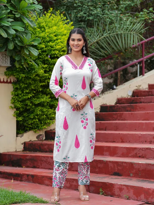 Pink_Cotton_Floral_Boota_Printed_Kurta_Set_With_Mulmul_Dupatta_For_Women