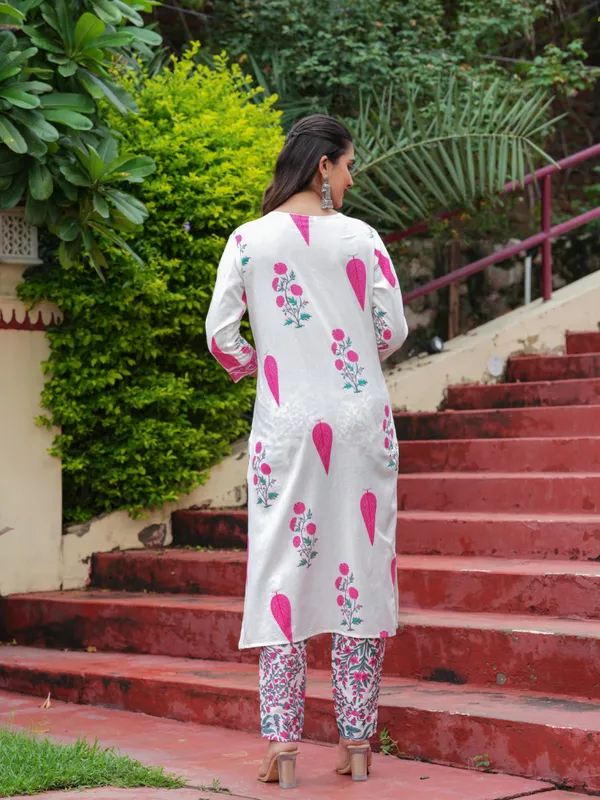 Pink_Cotton_Floral_Boota_Printed_Kurta_Set_With_Mulmul_Dupatta_For_Women