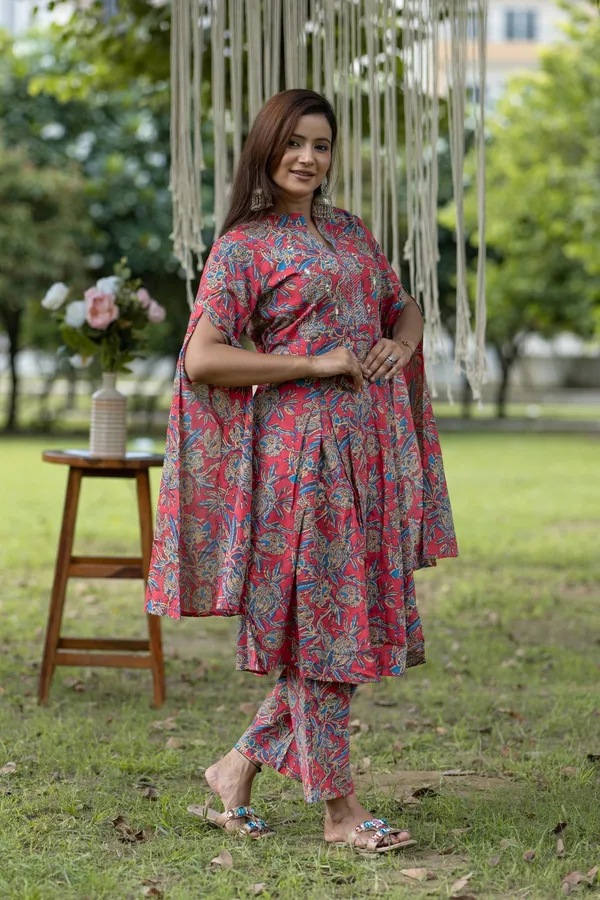 Red_Cotton_Floral_Printed_Cape_Style_Kurta_Set_For_Women