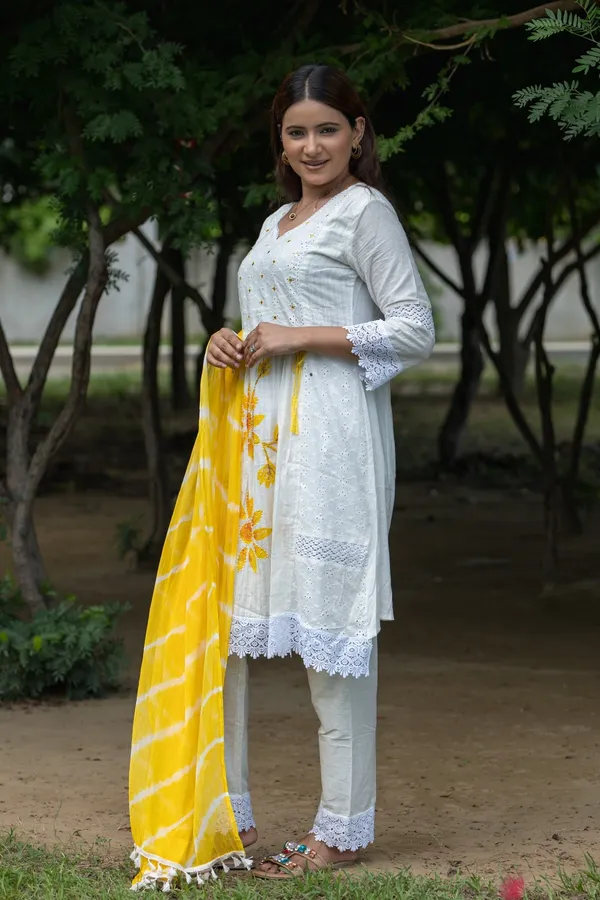 Yellow_Cotton_Embroidered_Soft_Floral_Kurta_Set_With_Accents_For_Women