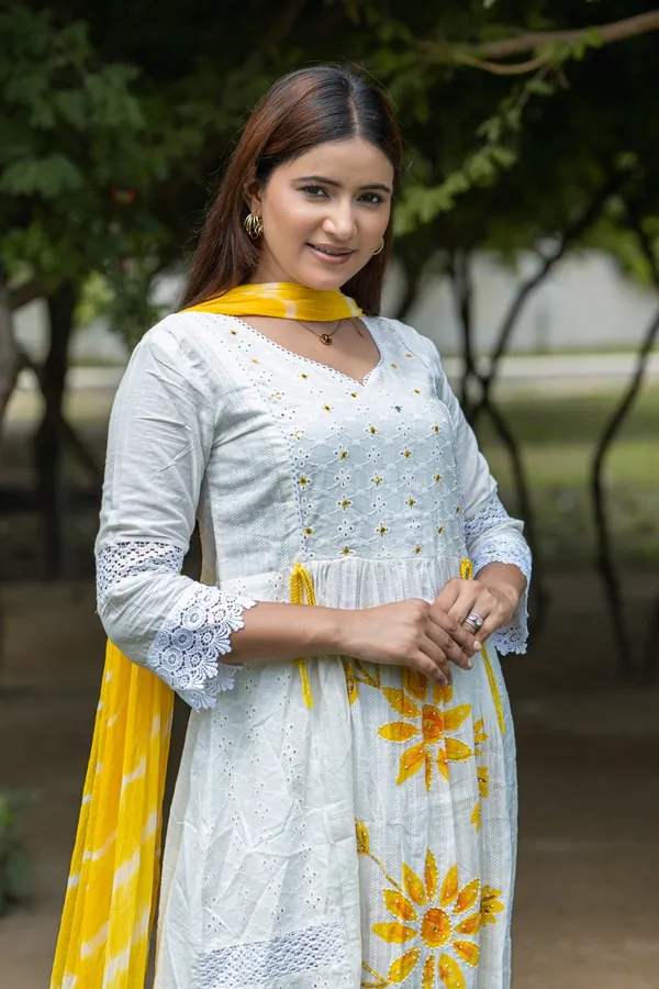 Yellow_Cotton_Embroidered_Soft_Floral_Kurta_Set_With_Accents_For_Women