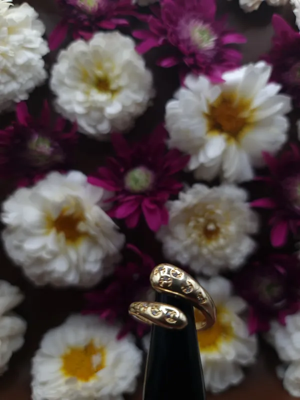 Gold_Spiral_Ring_With_Crystal_Accents