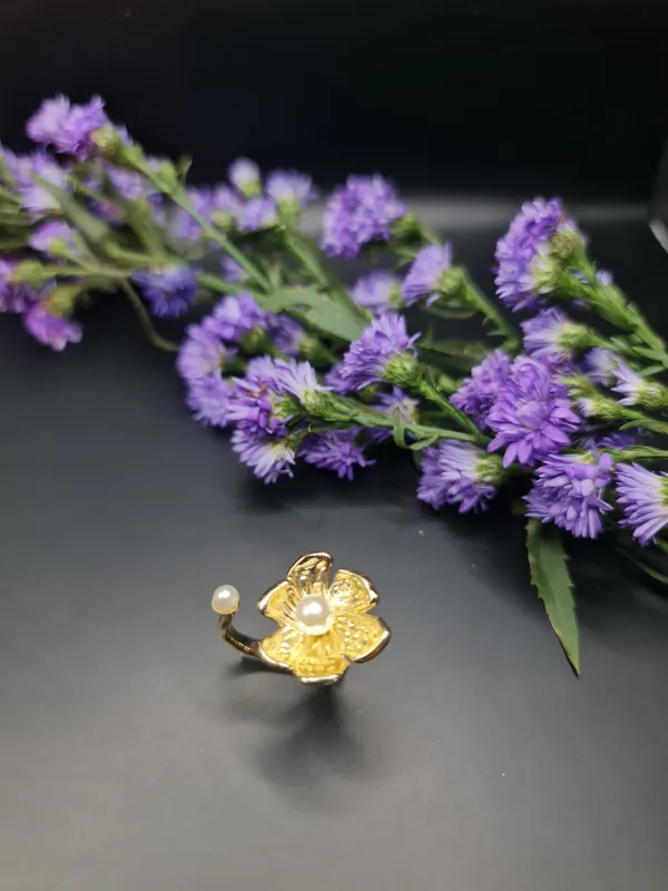 Gold_And_White_Floral_Pearl_Ring_With_Adjustable_Design