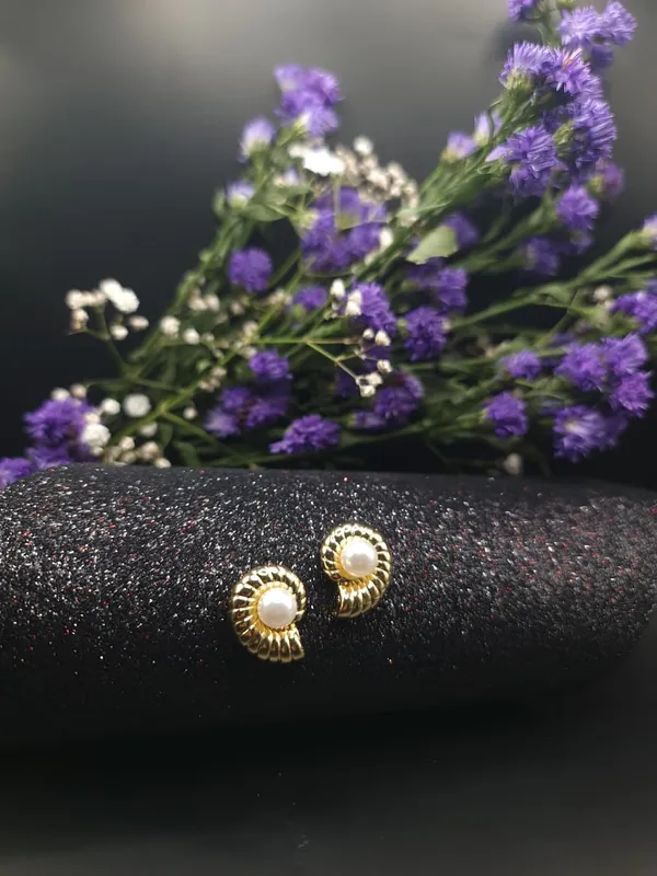 Gold_And_White_Elegant_Pearl_And_Stud_Earrings