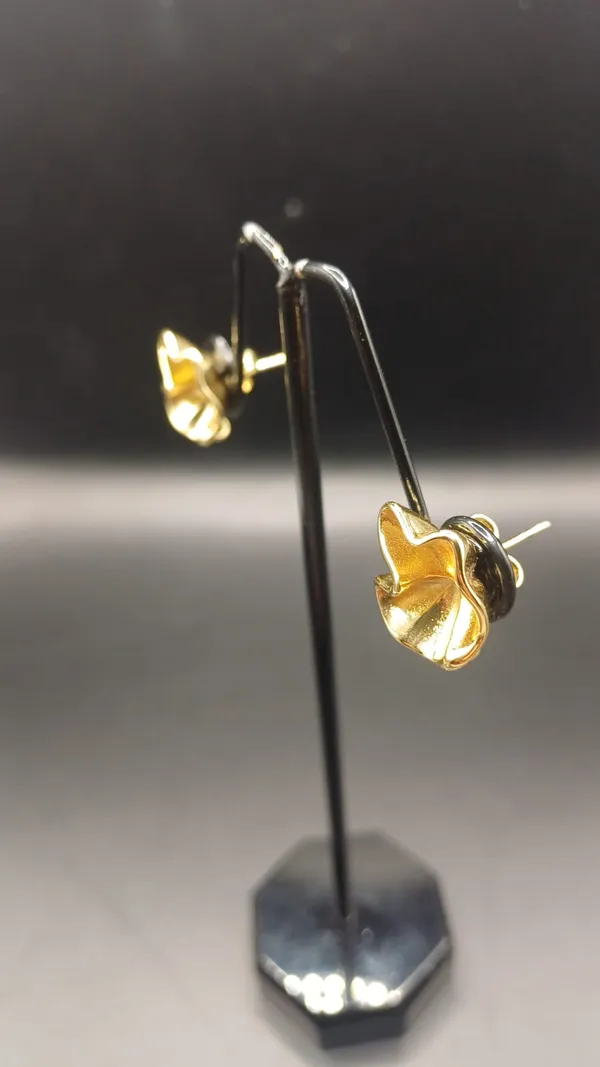 Gold_Flower_Petal_Stud_Earrings