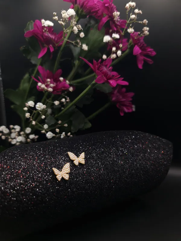 Gold_Elegant_Butterfly_Stud_Earrings