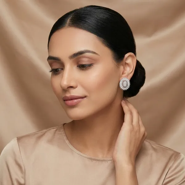 Silver_Elegant_Oval_Stud_Earrings_With_Crystal