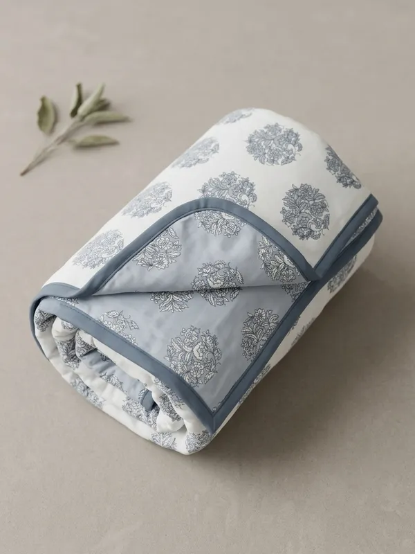 Dohar_Premium_100%_Cotton_Single_Bed_Floral_Medallion_Motif,_All_Season_Reversible_Blanket,_Soft,_Lightweight_And_Breathable_Ac_Dohar/Quilt/Blanket/For_Bed_Light_Grey