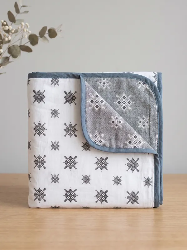 Dohar_Premium_100%_Cotton_Single_Bed_Symmetrical_Print_Style.,_All_Season_Reversible_Blanket,_Soft,_Lightweight_And_Breathable_Ac_Dohar/Quilt/Blanket/For_Bed_Grey_&_White