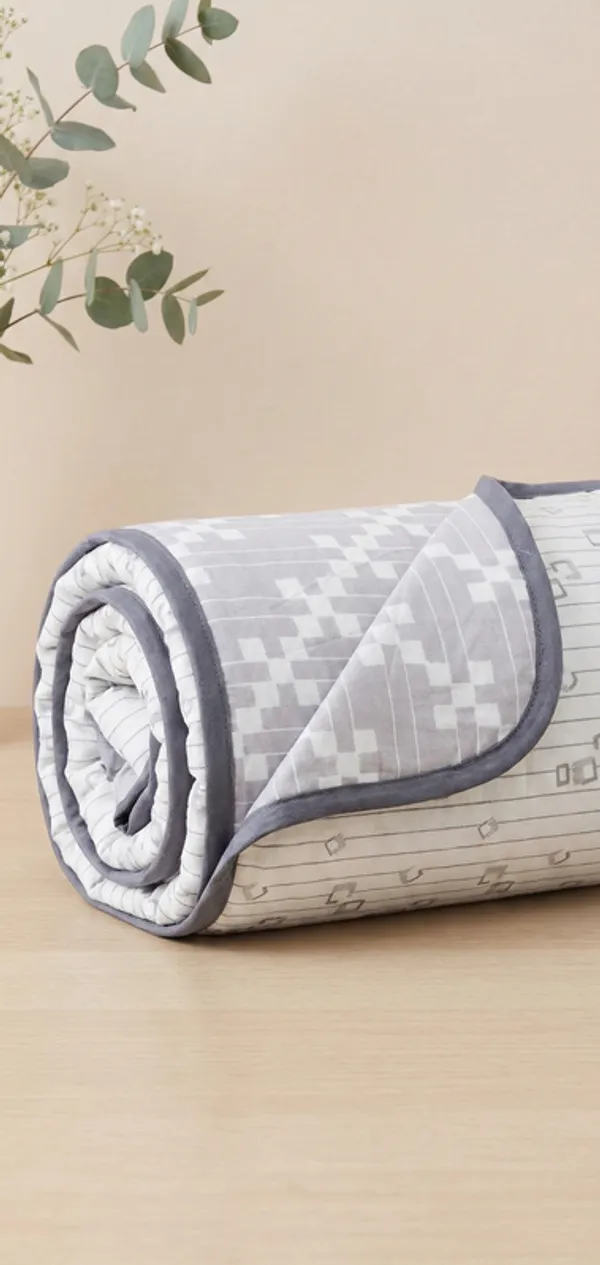 Premium_100%_Cotton_Single_Bed_Modern_Linear_Pinstripe,_All_Season_Reversible_Blanket,_Soft,_Lightweight_And_Breathable_Ac_Dohar/Quilt/Blanket/For_Bed_Silver/Light_Grey