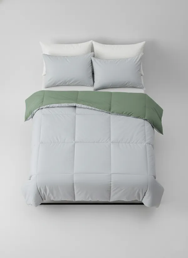 Signature_Reversible_Box-Stitch_singal_Comforter_Premium_Down-Feel_Insert_With_4_Corner_Tabs,_Machine_Washable_(Green_and_Silver)