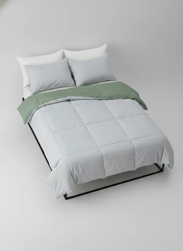 Signature_Reversible_Box-Stitch_singal_Comforter_Premium_Down-Feel_Insert_With_4_Corner_Tabs,_Machine_Washable_(Green_and_Silver)