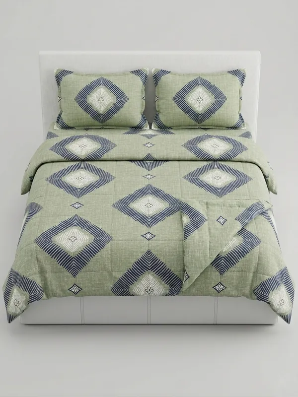 Home_Cent_Signature_The_Artisan_Sage_Collection_?_Luxury_Geometric_Diamond_Double_Bed_Comforter_Set_in_Muted_Olive_Serene_Sage_Ikat_Bedding_Bundle_?_Contemporary_Geometric_Motif_for_a_Calming,_Lively_Home_Modern_Tribal_Double_Bed_Comforter_Set_?_Sophisticated_Sage_Green_Palette_with_Intricate_Diamond_Accents-_Box-Stitch_Double_Bed_Comforter_?_Premium_Down-Feel_Insert_with_4_Corner_Tabs,_Machine_Washable_(Olive_Green)-_230X250CM-300GSM