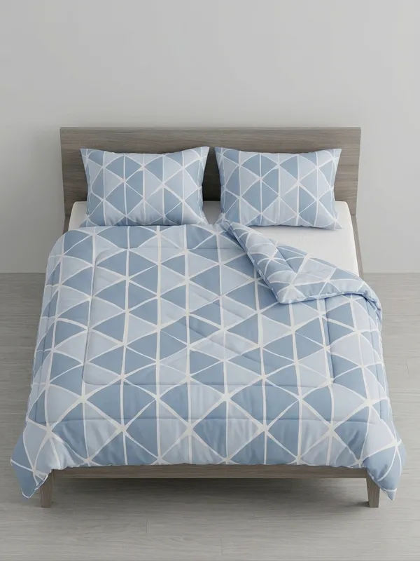 Home_Cent_Signature_Modern_Sky_Blue_Geometric_Single_Bed_Comforter_Set_?_3-Piece_All-Season_Bedding_with_Triangle_Mosaic_Print?Cool_Blue_Geometric_Pattern,_Breathable_All-Season_Comfort._Box-Stitch_Single_Bed_Comforter_?_Premium_Down-Feel_Insert_with_4_Corner_Tabs,_Machine_Washable_(Sky_Blue_Geometic)-230X150_CM-300GSM