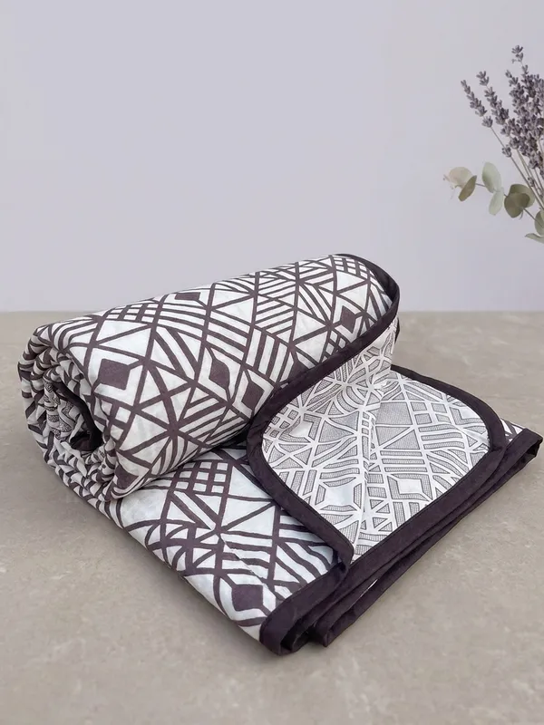 Dohar_Premium_100%_Cotton_Single_Bed_Geometric_Framework,_All_Season_Reversible_Blanket,_Soft,_Lightweight_And_Breathable_Ac_Dohar/Quilt/Blanket/For_Bed_Charcoal_Grey