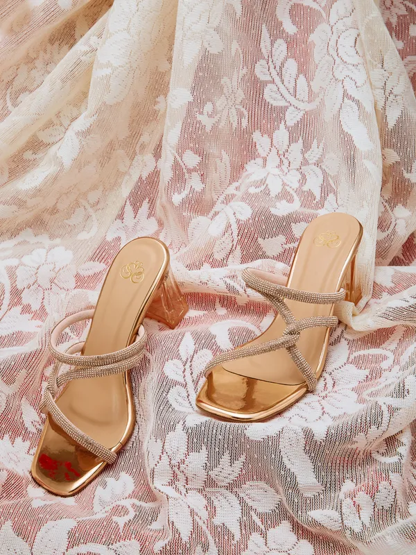 Women_Block_Party_Sandals