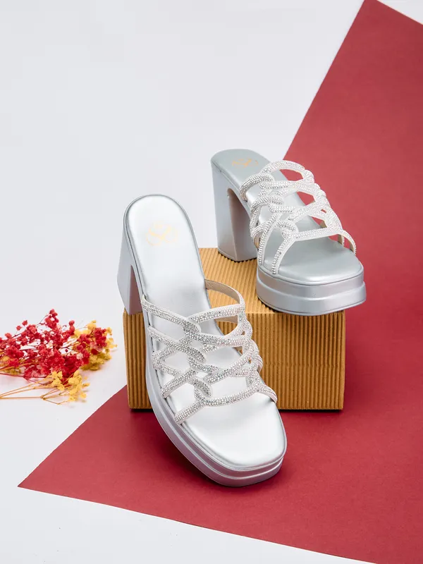 Women_Block_Party_Sandals